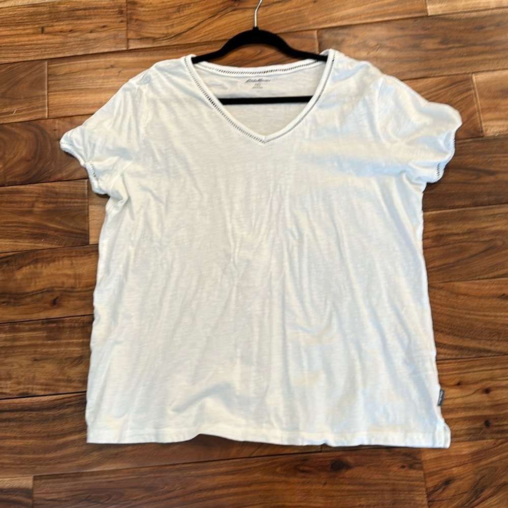 Eddie Bauer short  sleeve white tee shirt with v neck. Size xl